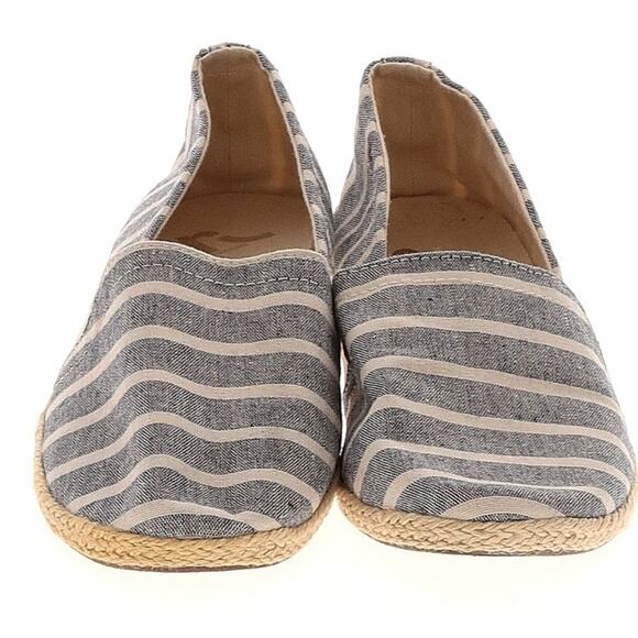 Report Sz 10 striped Flats Blue and White Comfort Espadrille Sandal Summer Flats - Picture 3 of 8